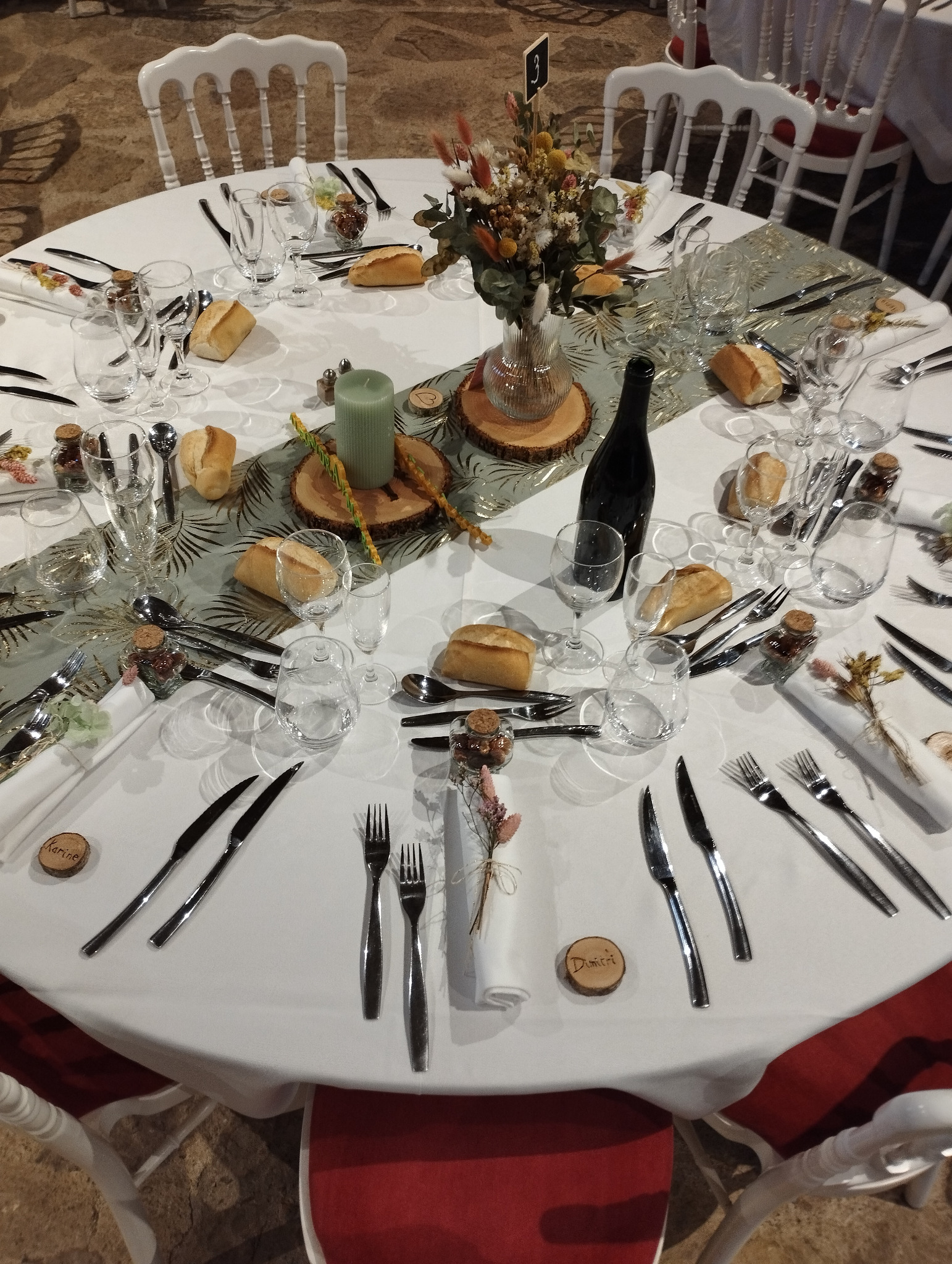 Buffet gastronomique dressé pour un mariage en Occitanie